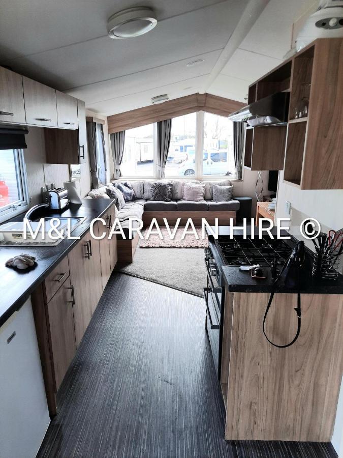 Blue Dolphin Holiday Park Gristhorpe Exterior foto