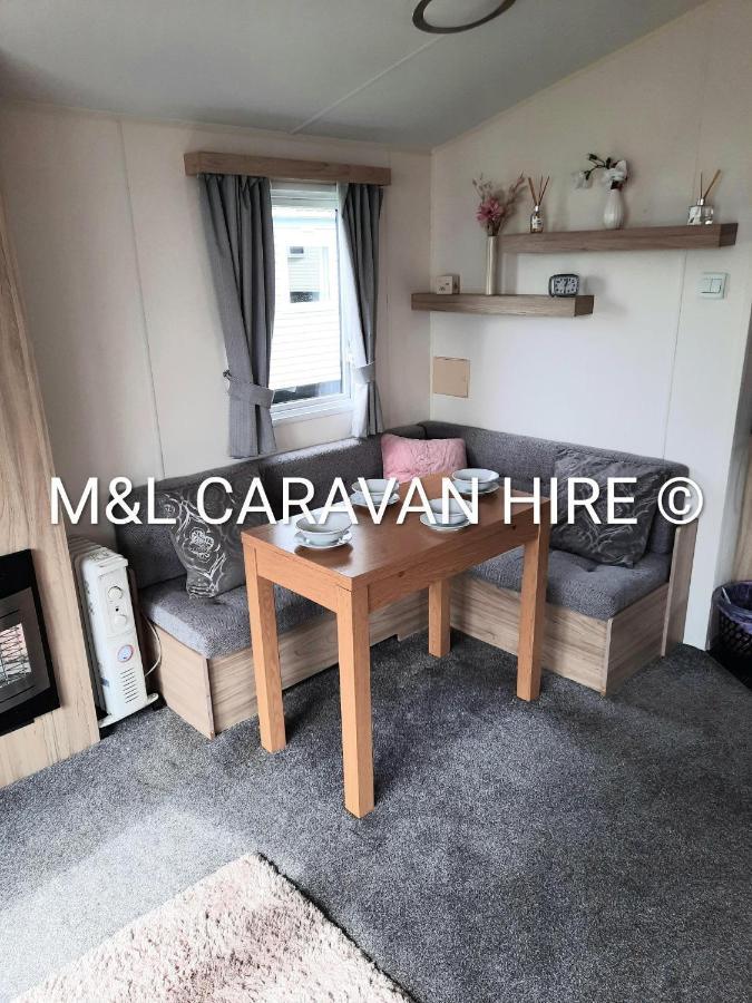 Blue Dolphin Holiday Park Gristhorpe Exterior foto